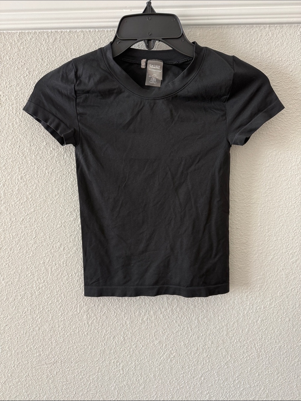 Aritzia Sunday Best Sinch Seamless Women’s Black Crew Neck Tee